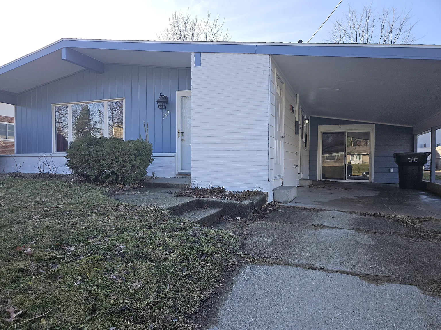 3 bed, $2,200 — Photo 2