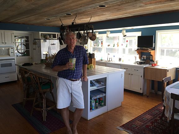 Large island & table size kitchen