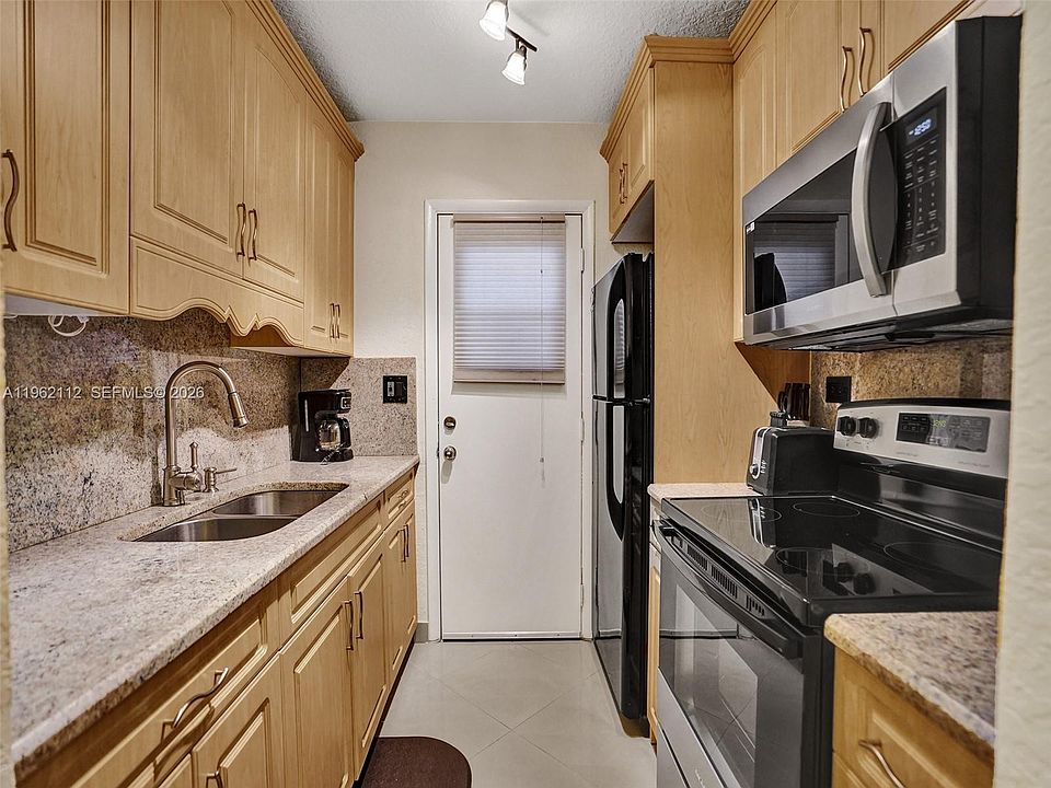 1st image of 16701 NE 13th Ave APT 209