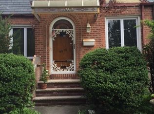 8418 Doran Ave, Glendale, NY 11385