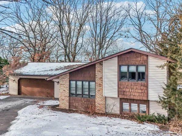 4715 Victoria St N, Shoreview, MN 55126