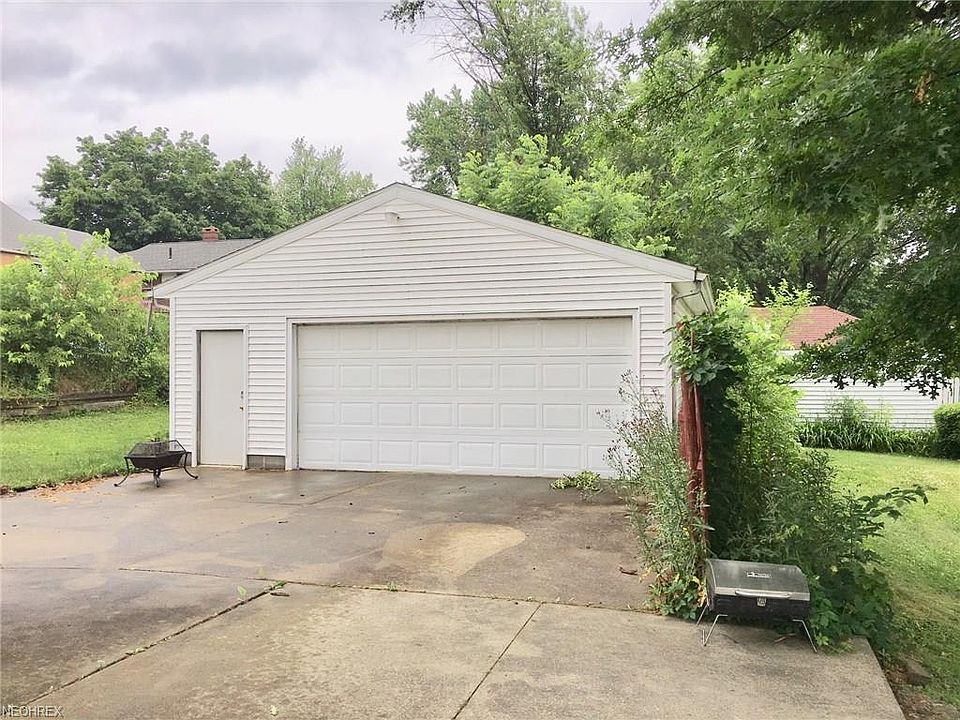 2nd image of 2511 Woodward Pl NW