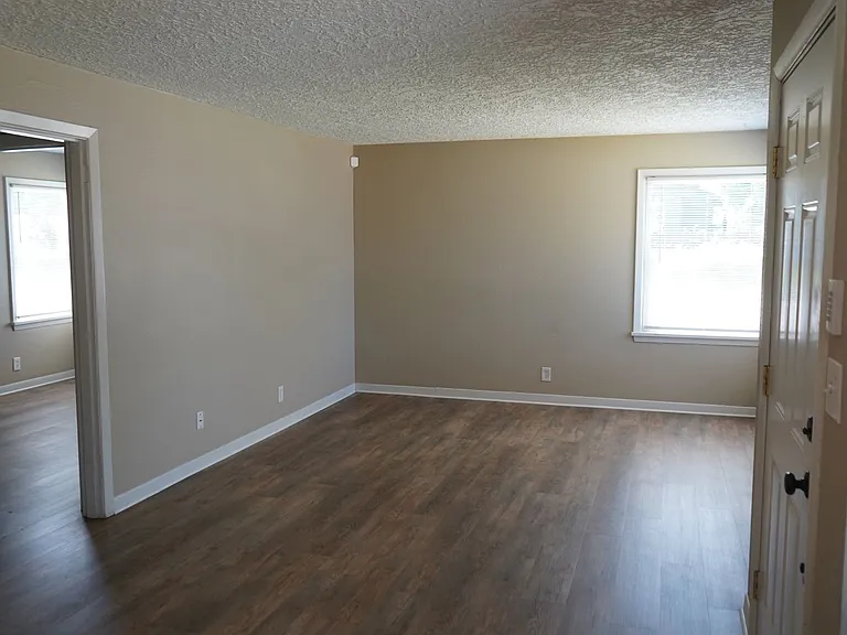 2703 R St — Photo 2