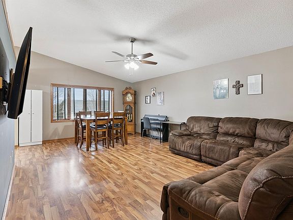 2nd image of 3837 Tami Ter