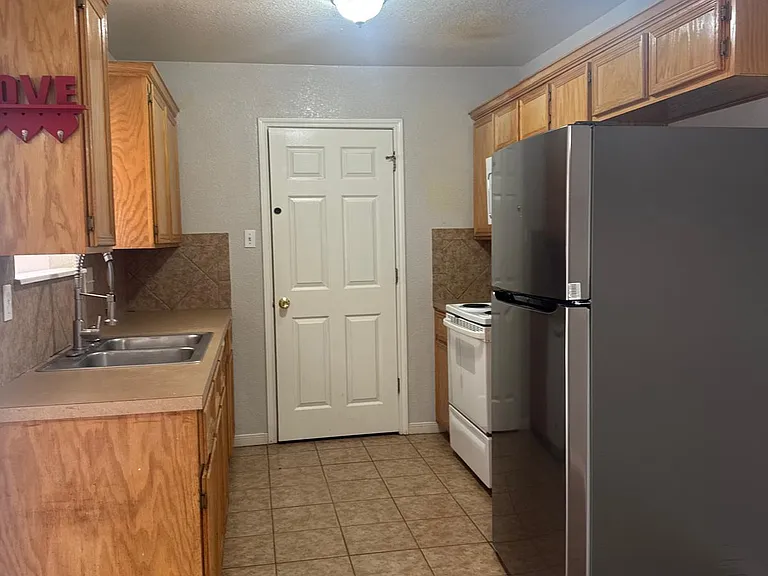 3604 Dustin Ct #B — Photo 6