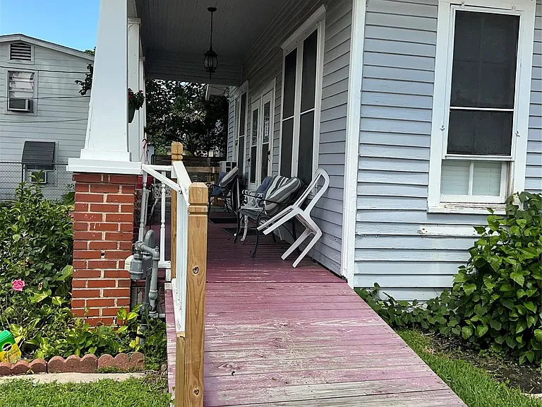 1233 Morris St — Photo 2