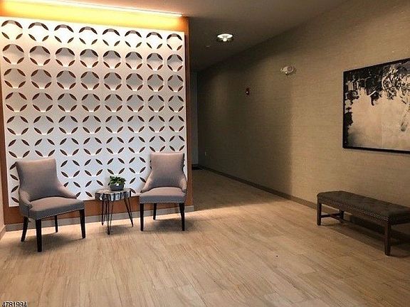3rd image of 411 North Ave W #202