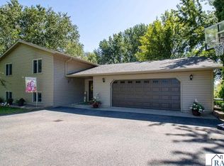 56947 Hillcrest Ln, New Ulm, MN 56073