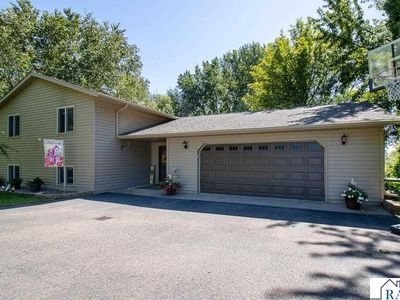 56947 Hillcrest Ln, New Ulm, MN, 56073