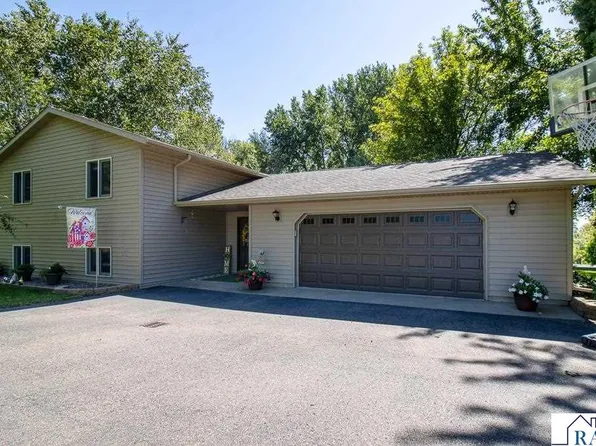 56947 Hillcrest Ln, New Ulm, MN 56073