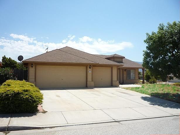 4 BR, 3 CR, 2 BA, 1 happy family