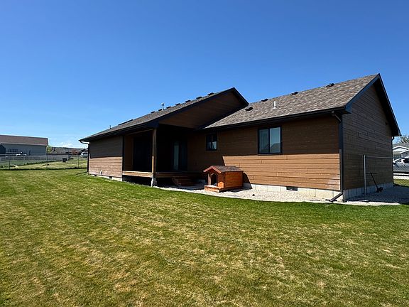 3rd image of 3675 Gabriel Dr