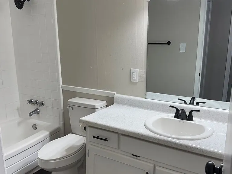 Higdon Ferry Apartments — Photo 45