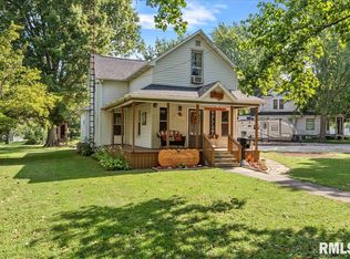 225 S Elm St, Nokomis, IL 62075