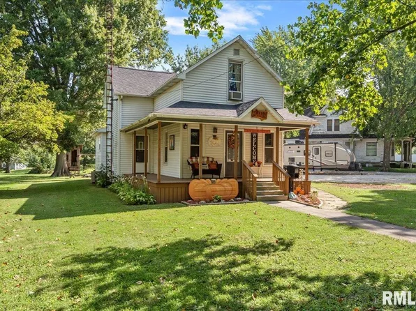 225 S Elm St, Nokomis, IL 62075