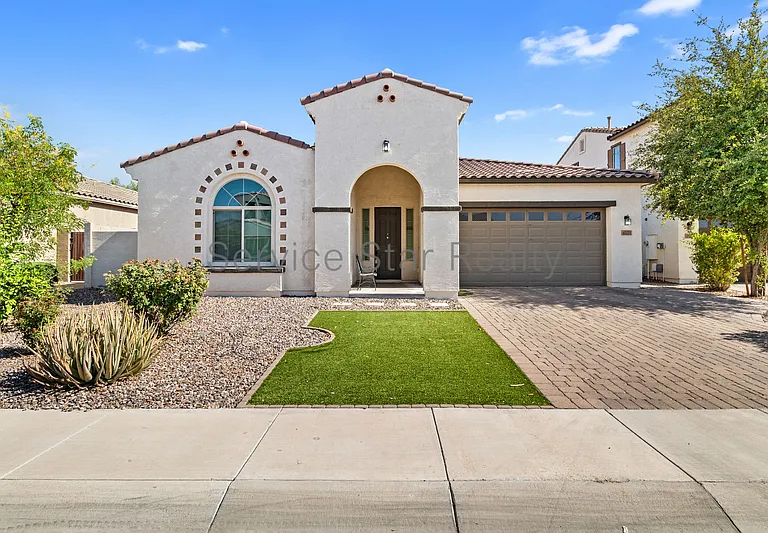 4123 E Zion Pl — Photo 1