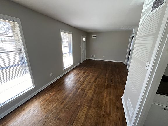 3rd image of 3166 Beauchamp Dr