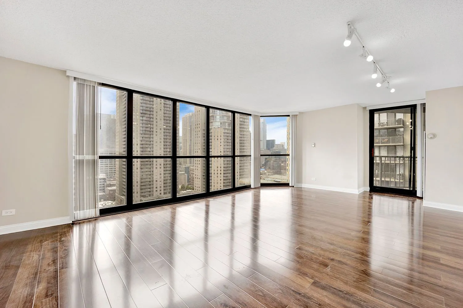 1 bed, 1200 sqft, $2,495 — Photo 2