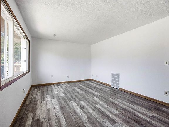 4th image of 2999 2nd St