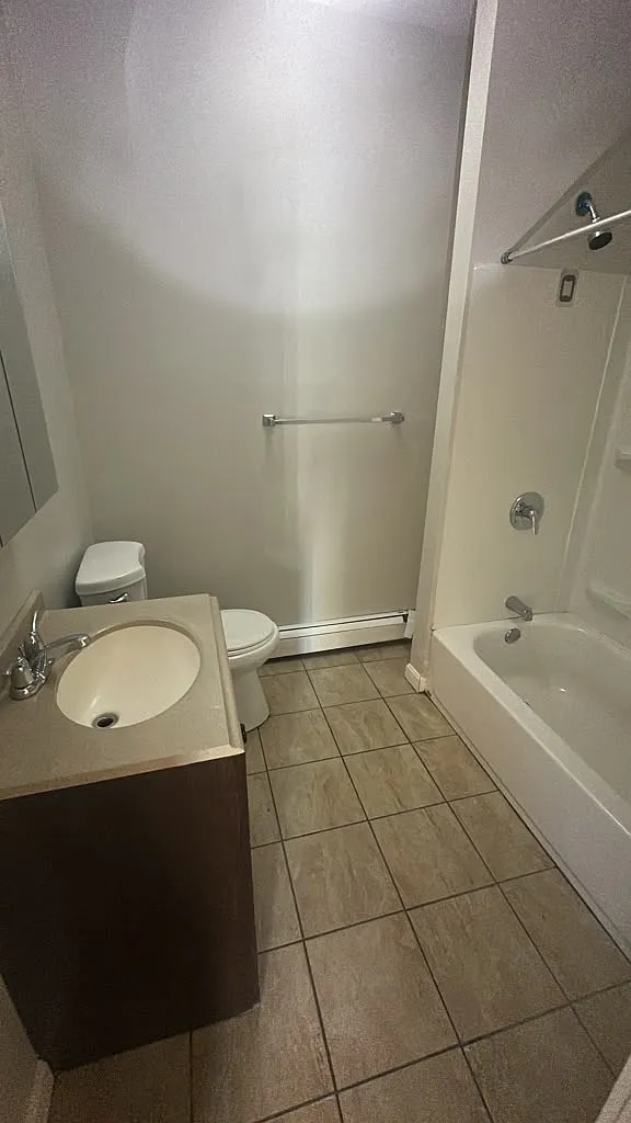 3 bed, 1300 sqft, $2,150 — Photo 4