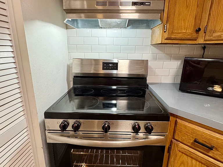 1311 E Bradley St #B — Photo 8