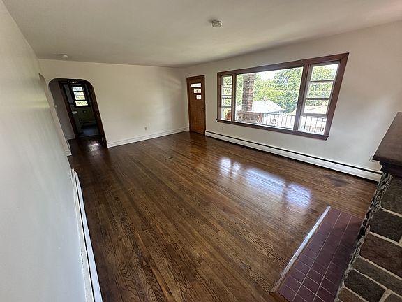 3rd image of 6914 Edgemont Rd #A