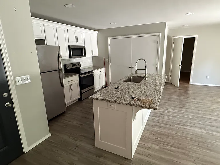 1 Sudbury Ln — Photo 3