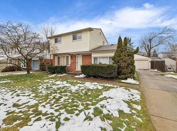 2nd image of 22931 Glenmoor Hts