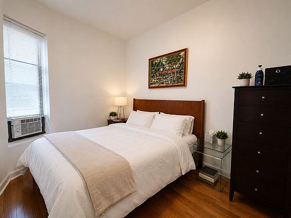 3rd image of 102 E 31st St APT 2D