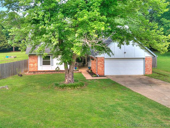 3rd image of 24615 E Sisemore St