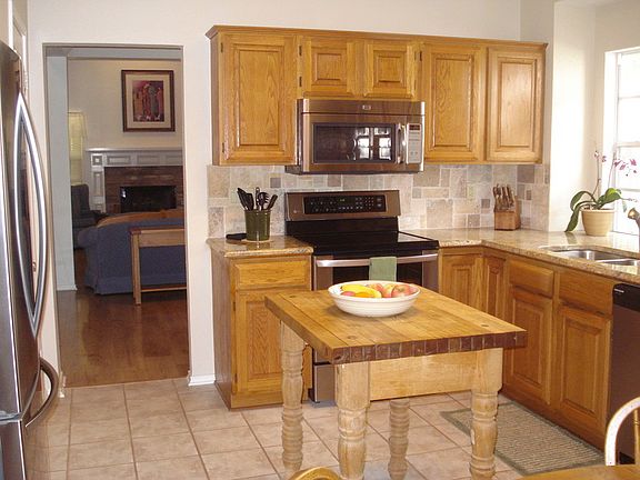3rd image of 2111 Mollys Way Dr
