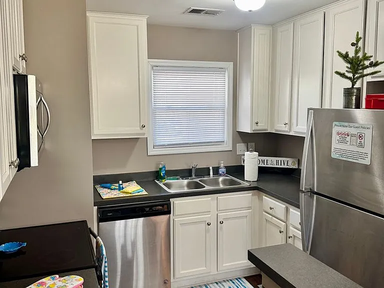 226 Edgewater Ln — Photo 9