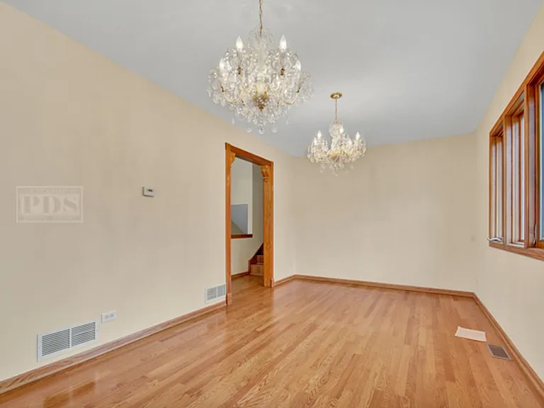 8414 S 82nd Ct — Photo 3