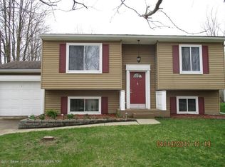 3945 Truxton Ln, Lansing, MI 48911