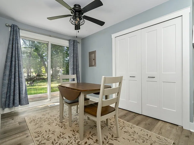 5458 Military Ave — Photo 15