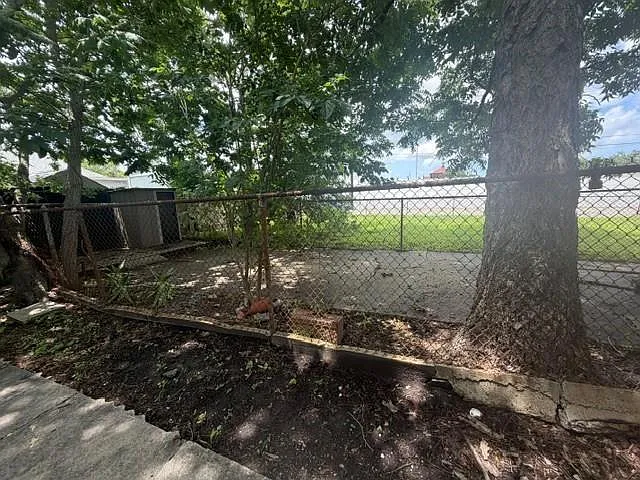 1638 Music St — Photo 8