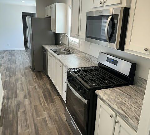 2nd image of 405 Elm Dr #115