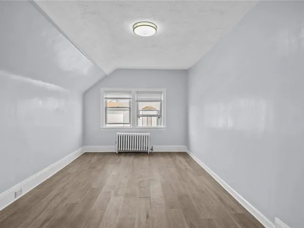 2502 169th St, Flushing, NY 11358