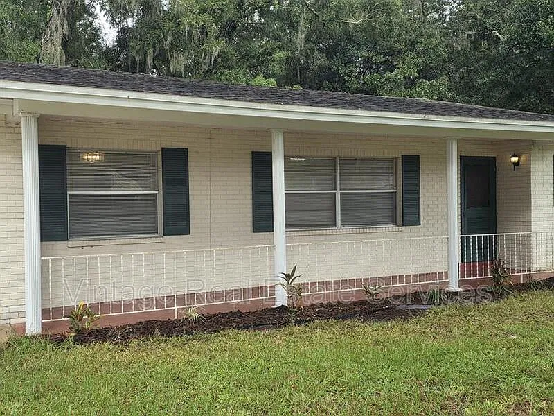 3 bed, 2.0 bath, 1366 sqft, $1,695 — Photo 2