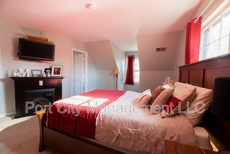 1 bed, 1.0 bath, $1,100 — Photo 3