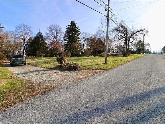 3rd image of 1620 E Laurel Cir