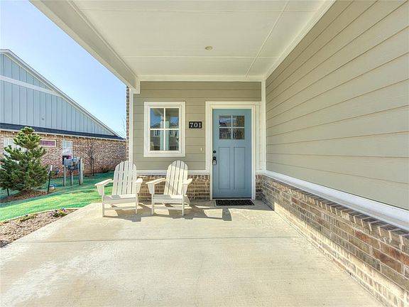 2nd image of 701 Harbor Town Dr