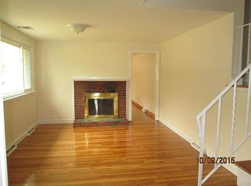 4th image of 11 Brentwood Ave