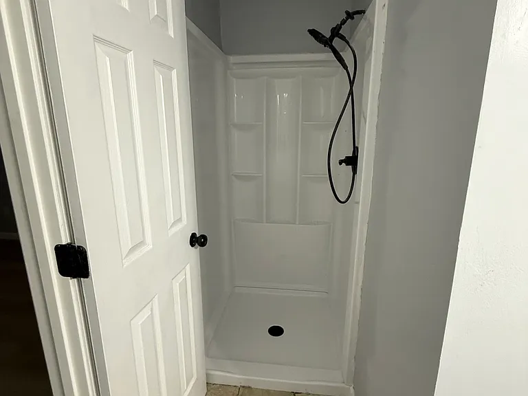 507 Coronation Dr — Photo 2