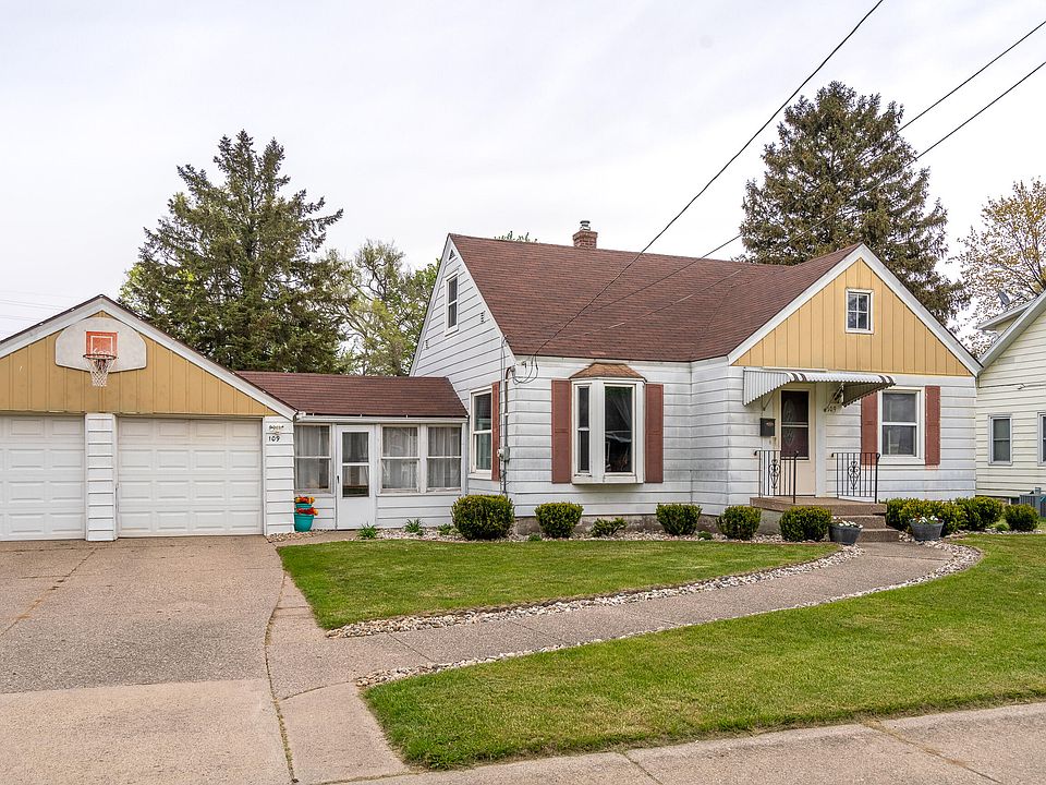 1st image of 109 Celia St SE
