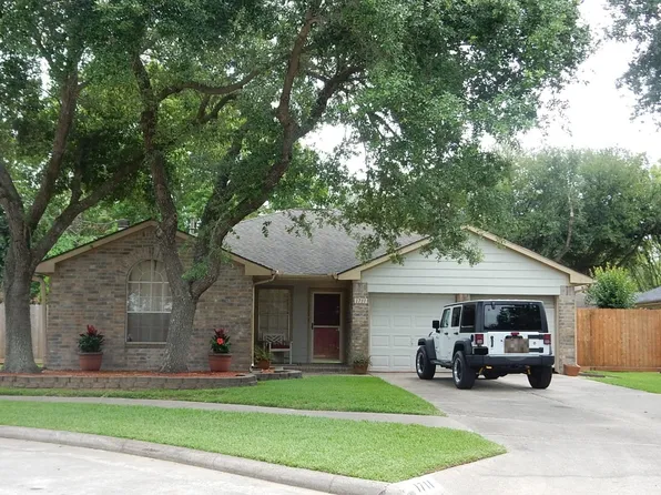 1711 Oak Meadow Dr, Kemah, TX 77565