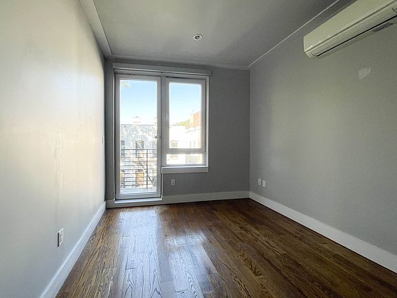 4th image of 62 E 21st St #4