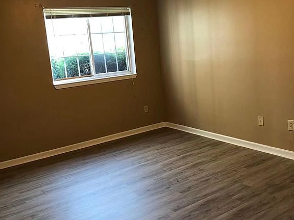 5th image of 388 Marian Ln APT 1