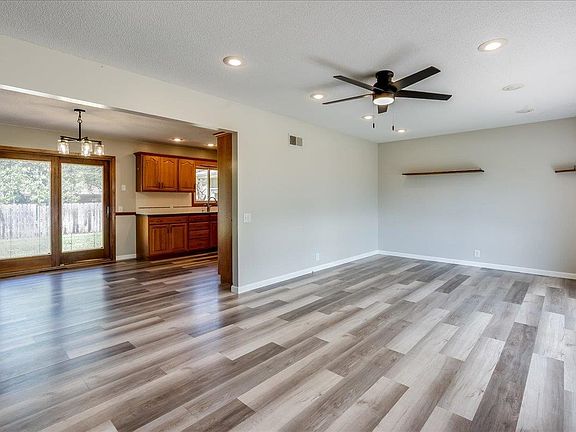 4th image of 8 E Salina Dr