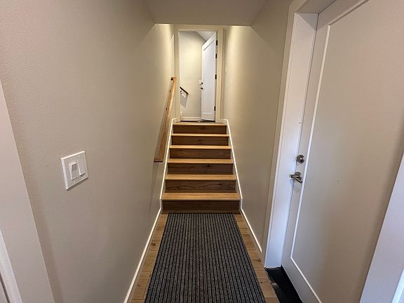 Steps up to apartment